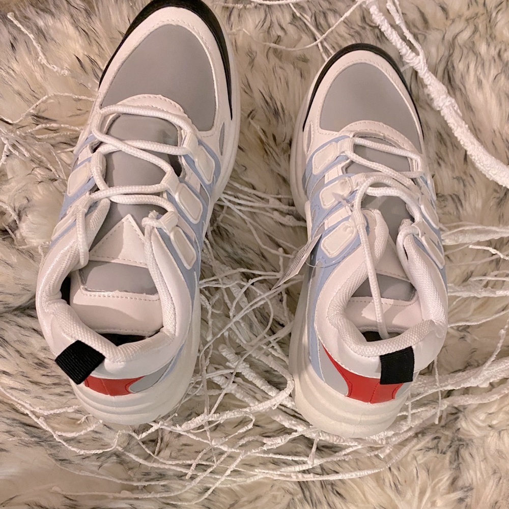 Henry Ferrera women’s sneakers size